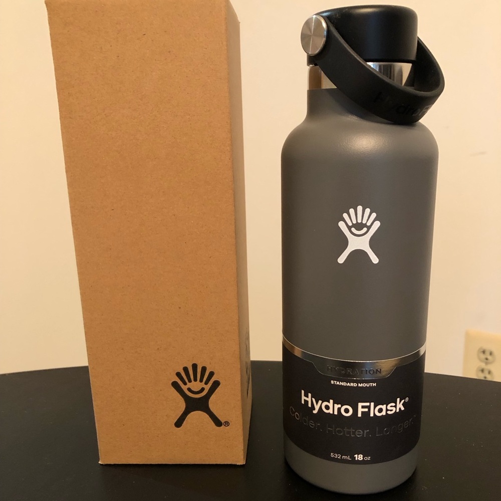 HYDRO FLASK 18 oz. Standard Mouth Water Bottle with Flex Cap